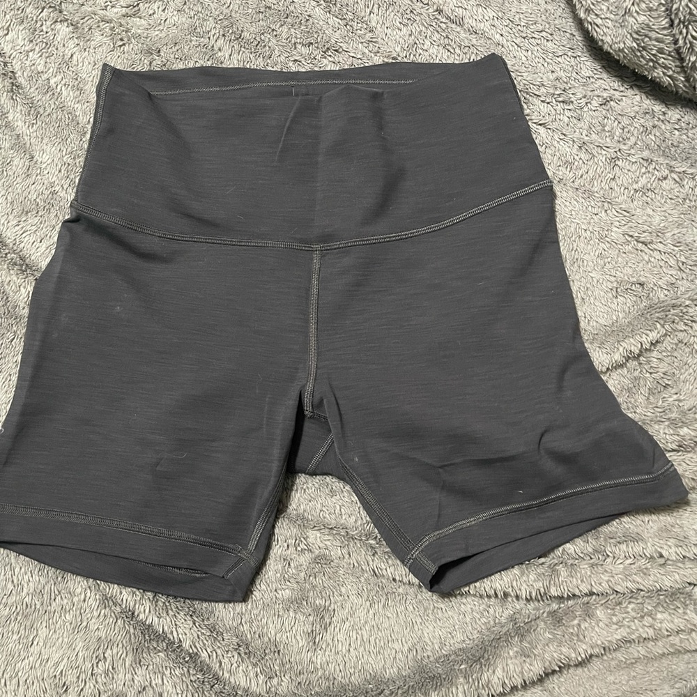 Lululemon gray space dye Wunder Train 6” short size 10